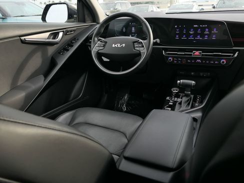 Used 2023 Kia Niro SX image 25