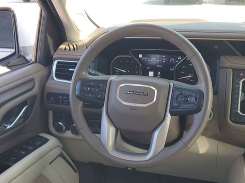Used 2021 GMC Yukon Denali w/ Denali Premium Package image 25