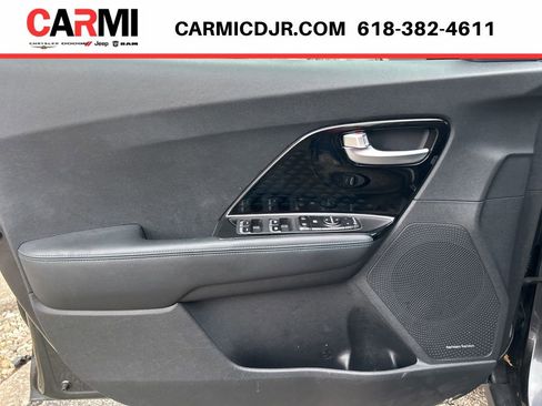 Used 2022 Kia Niro EX Premium w/ Cold Weather Package FWD image 13