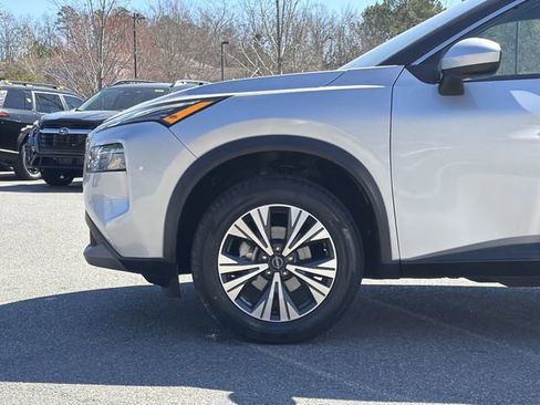 Used 2023 Nissan Rogue SV image 9