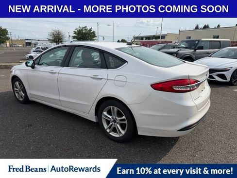 Used 2018 Ford Fusion SE w/ Fusion SE Technology Package FWD image 5