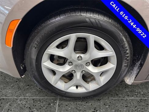 Used 2017 Chrysler Pacifica Touring-L w/ Tire & Wheel Group image 24