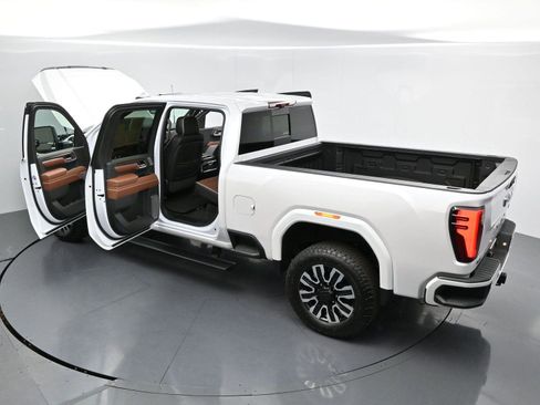 Used 2025 GMC Sierra 3500 Denali Ultimate AWD/4WD image 43