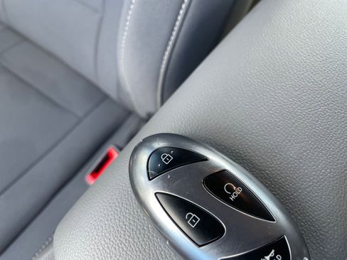 Used 2025 Hyundai Elantra SEL image 24