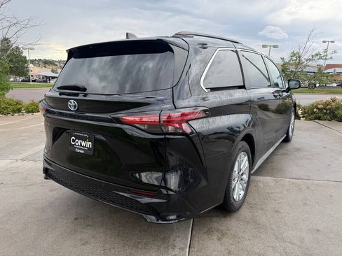 Used 2023 Toyota Sienna XSE w/ XSE Plus Package AWD/4WD image 8