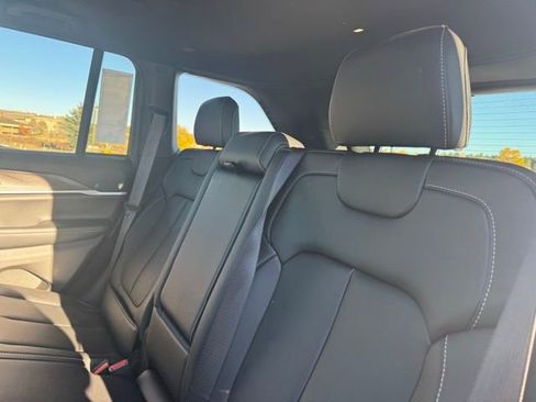 Certified 2025 Jeep Grand Cherokee Limited w/ Black Appearance Package image 20