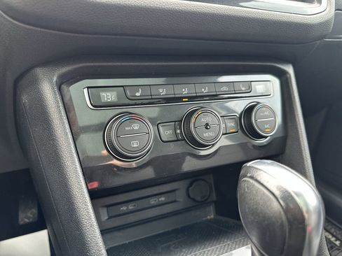 Used 2021 Volkswagen Tiguan SE w/ Panoramic Sunroof Package image 24