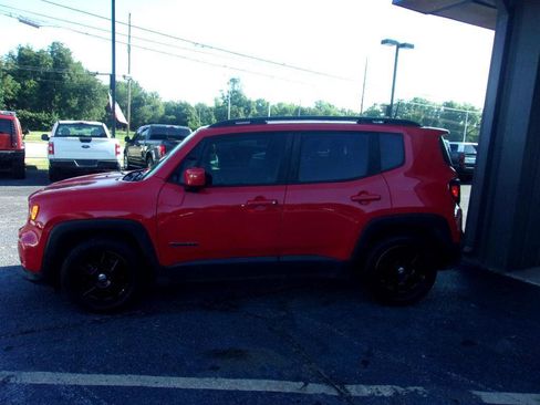 Used 2019 Jeep Renegade Latitude image 2