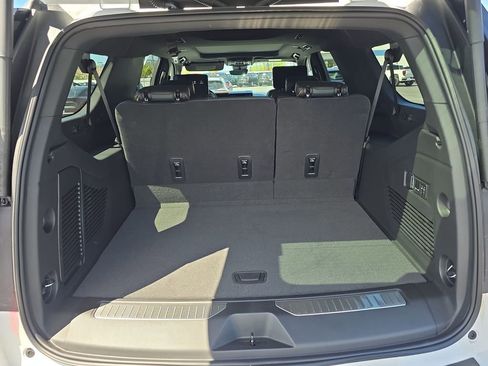 New 2026 GMC Yukon XL AT4 image 39