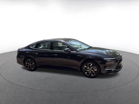 Used 2025 Hyundai Sonata SEL FWD image 2