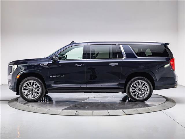 Used 2023 GMC Yukon XL Denali Ultimate AWD/4WD image 2