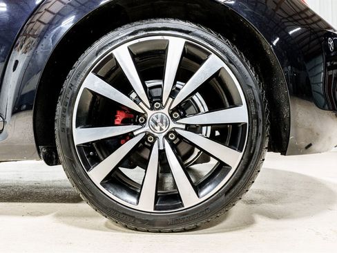 Used 2014 Volkswagen Beetle R-Line FWD image 8