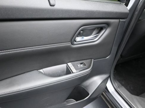 Used 2024 Nissan Rogue SL w/ SL Premium Package image 16