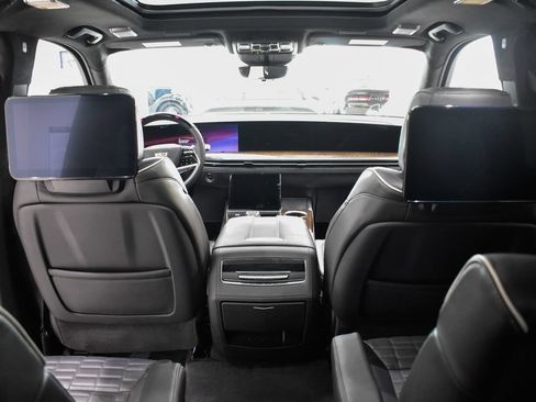 Used 2025 Cadillac Escalade ESV Sport Platinum w/ LPO, Floor Liner Package AWD/4WD image 34