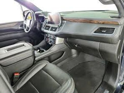 Used 2023 Chevrolet Suburban Premier image 22