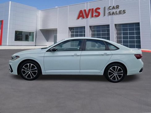 Used 2025 Volkswagen Jetta Sport FWD image 2