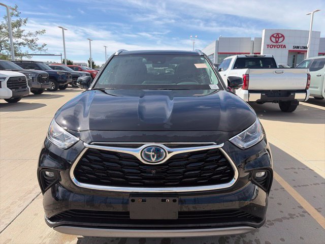 Used 2024 Toyota Highlander Limited AWD/4WD image 2