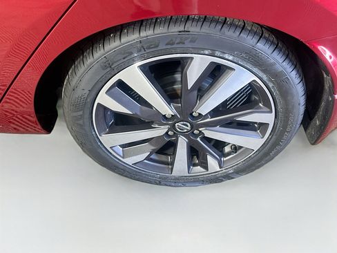 Used 2020 Nissan Versa SR w/ Convenience Package FWD image 11