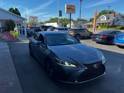 Used 2019 Lexus ES 350 F Sport w/ Accessory Package 2