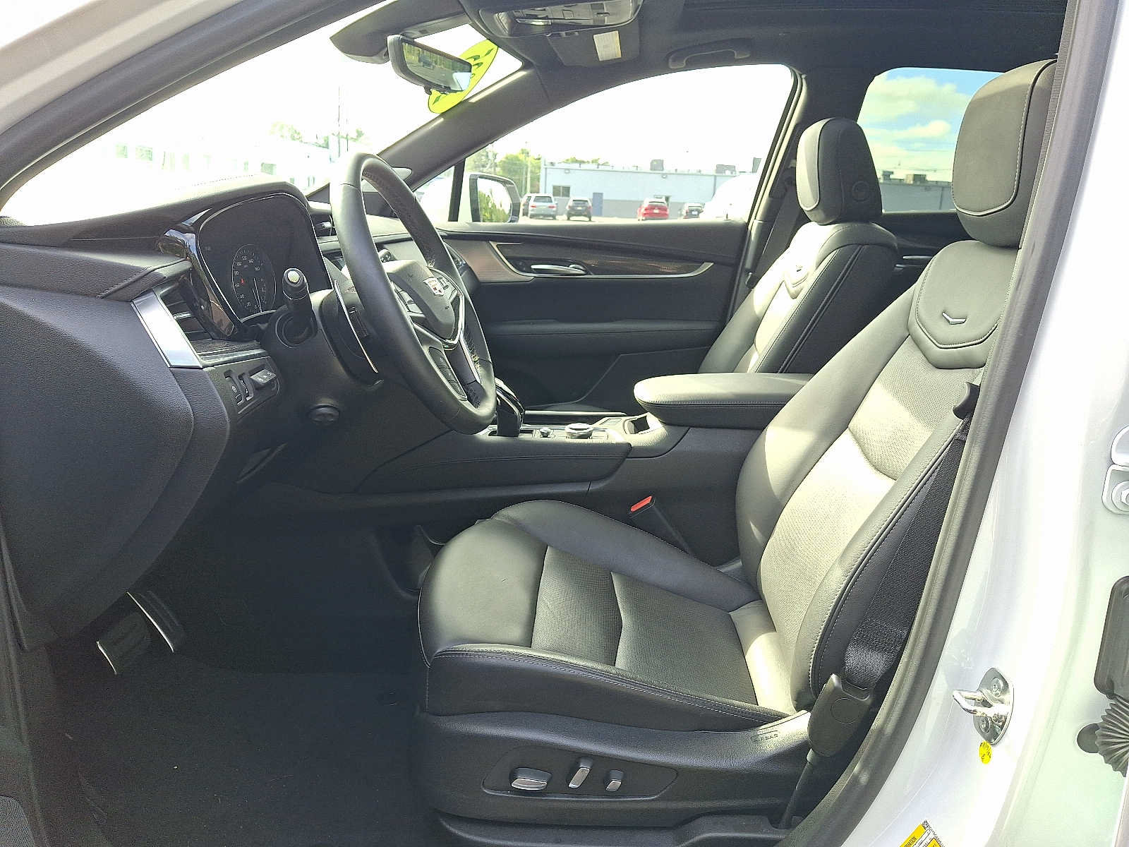 Certified 2025 Cadillac XT5 Sportv w/ Technology Package AWD/4WD image 13