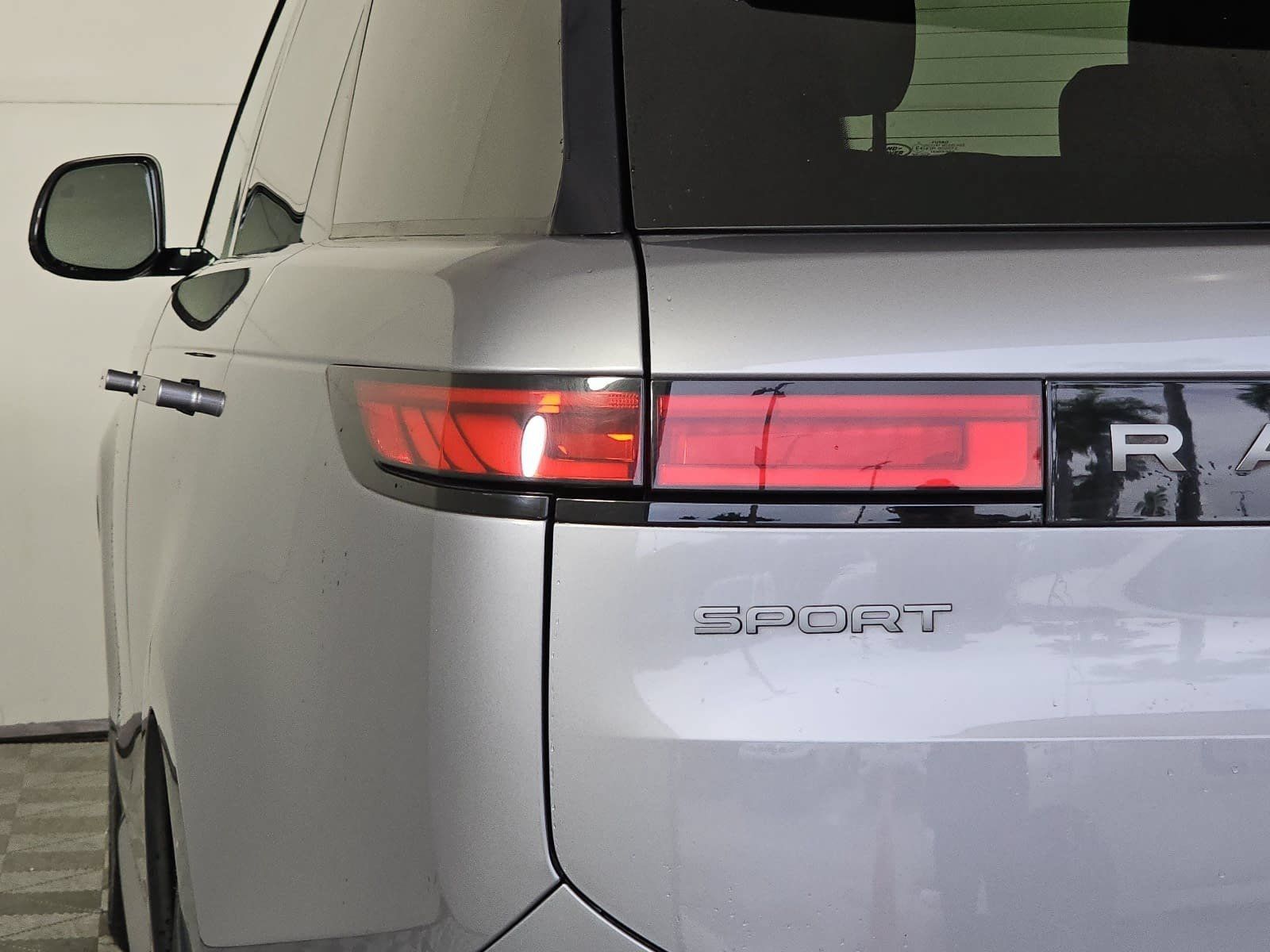 Used 2023 Land Rover Range Rover Sport SE AWD/4WD image 31