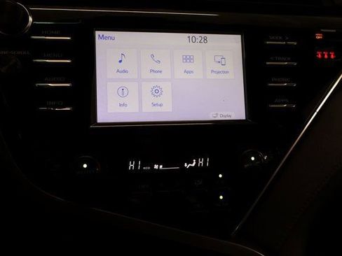 Used 2018 Toyota Camry LE image 21