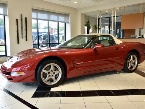 Used 2004 Chevrolet Corvette Convertible w/ Preferred Equipment Group RWD image 3