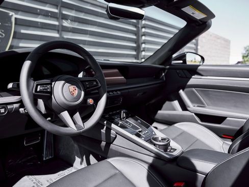Used 2026 Porsche 911 Targa 4S image 2