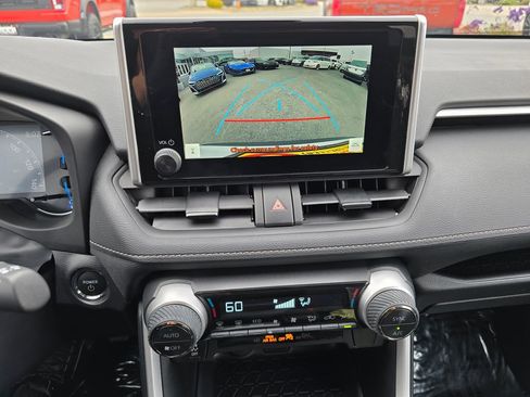Used 2025 Toyota RAV4 XLE AWD/4WD image 5