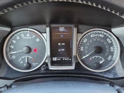 Used 2018 Toyota Tacoma SR5 RWD image 11