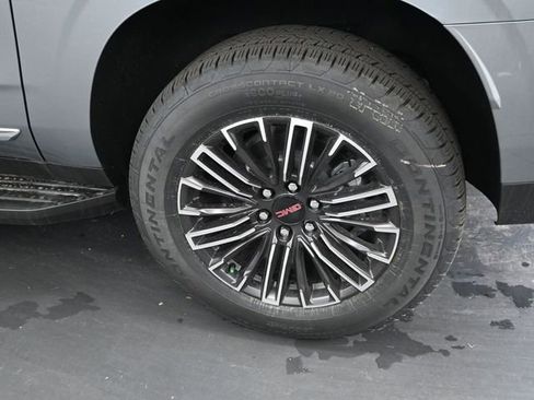 Used 2025 GMC Yukon XL Elevation image 15