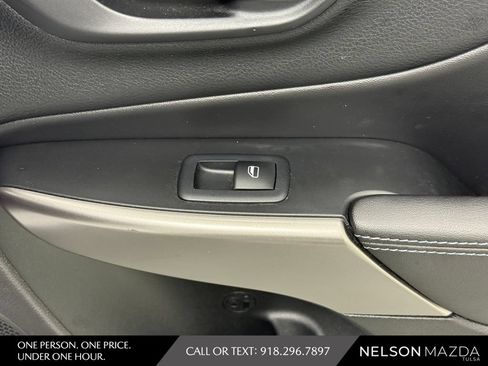 Used 2019 Jeep Cherokee Latitude Plus w/ Comfort/Convenience Group FWD image 41