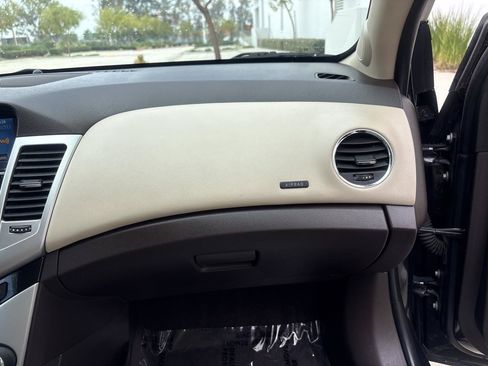 Used 2016 Chevrolet Cruze LT FWD image 15