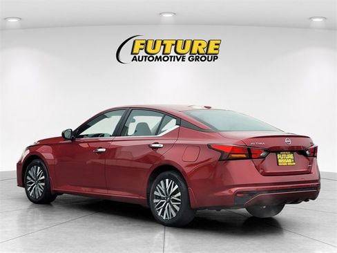 Used 2024 Nissan Altima 2.5 SV image 7