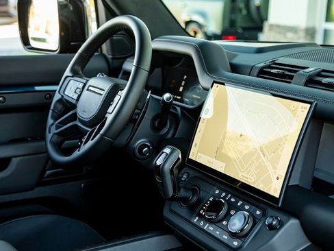 Used 2026 Land Rover Defender 110 OCTA image 33