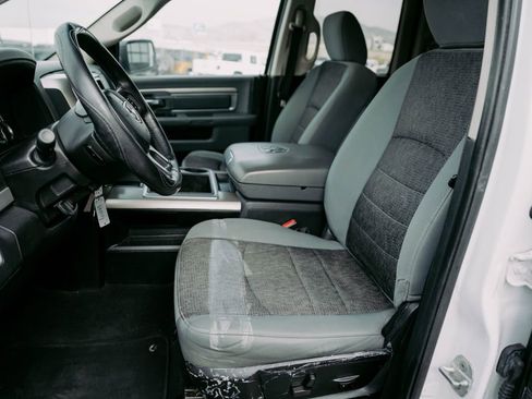 Used 2014 RAM 1500 Classic SLT w/ Luxury Group AWD/4WD image 16