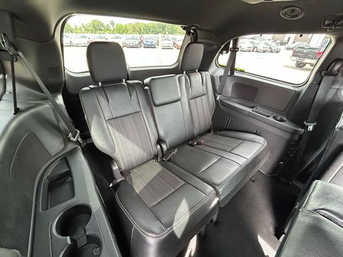 Used 2014 Chrysler Town & Country S FWD image 13