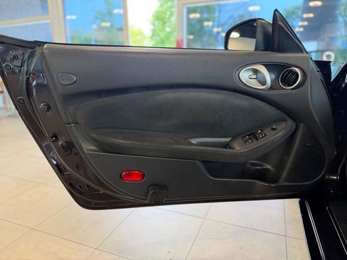 Used 2014 Nissan 370Z Touring RWD image 19