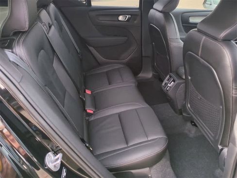 Used 2023 Volvo XC40 B5 Ultimate w/ Protection Package Premier image 13
