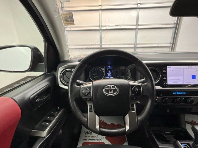 Used 2022 Toyota Tacoma SR5 AWD/4WD image 4