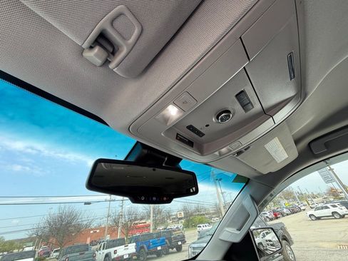 Used 2017 GMC Yukon SLT AWD/4WD image 22