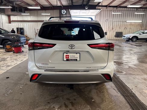 Used 2022 Toyota Highlander Platinum image 4