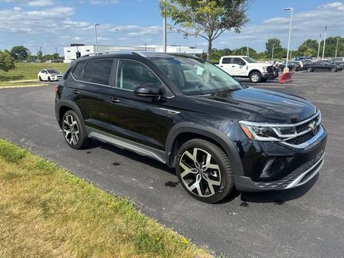 Used 2022 Volkswagen Taos SEL AWD/4WD image 2