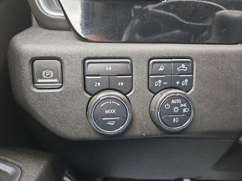 Used 2024 Chevrolet Silverado 2500 LT AWD/4WD image 59