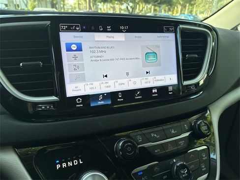 Used 2024 Chrysler Pacifica Touring-L image 12
