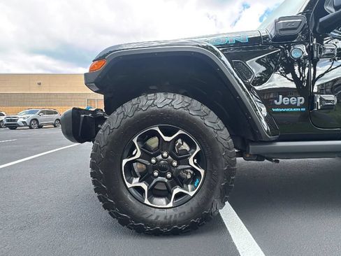 Used 2023 Jeep Wrangler Unlimited Rubicon 4xe w/ Cold Weather Group AWD/4WD image 16