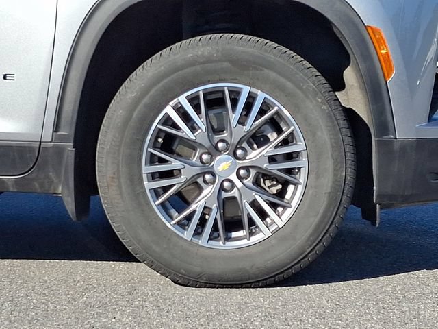 Used 2025 Chevrolet Traverse LT FWD image 8