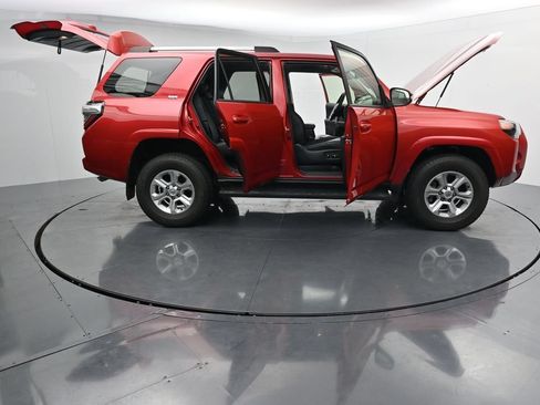 Used 2022 Toyota 4Runner SR5 Premium AWD/4WD image 27