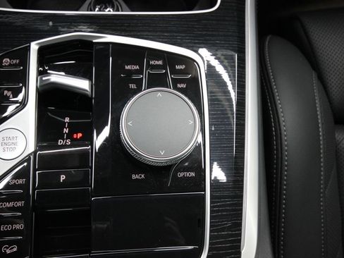 Used 2025 BMW X5 xDrive40i w/ M Sport Package AWD/4WD image 34