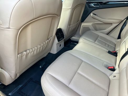 Certified 2025 Porsche Macan AWD/4WD image 13